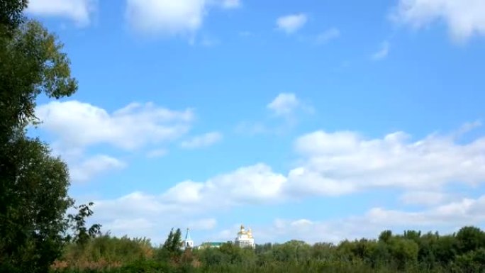 时间流逝的云。莫尔昌斯基修道院。