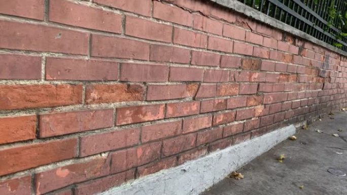 生锈的砖墙