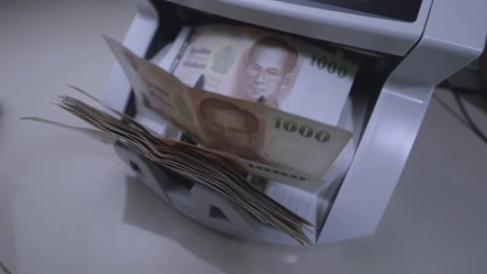 电子点钞机的慢动作镜头，1,000泰铢钞票，运营资本