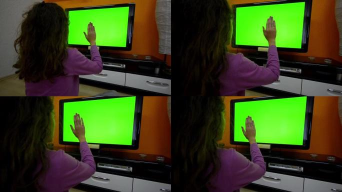 女孩做智能电视无触屏手势