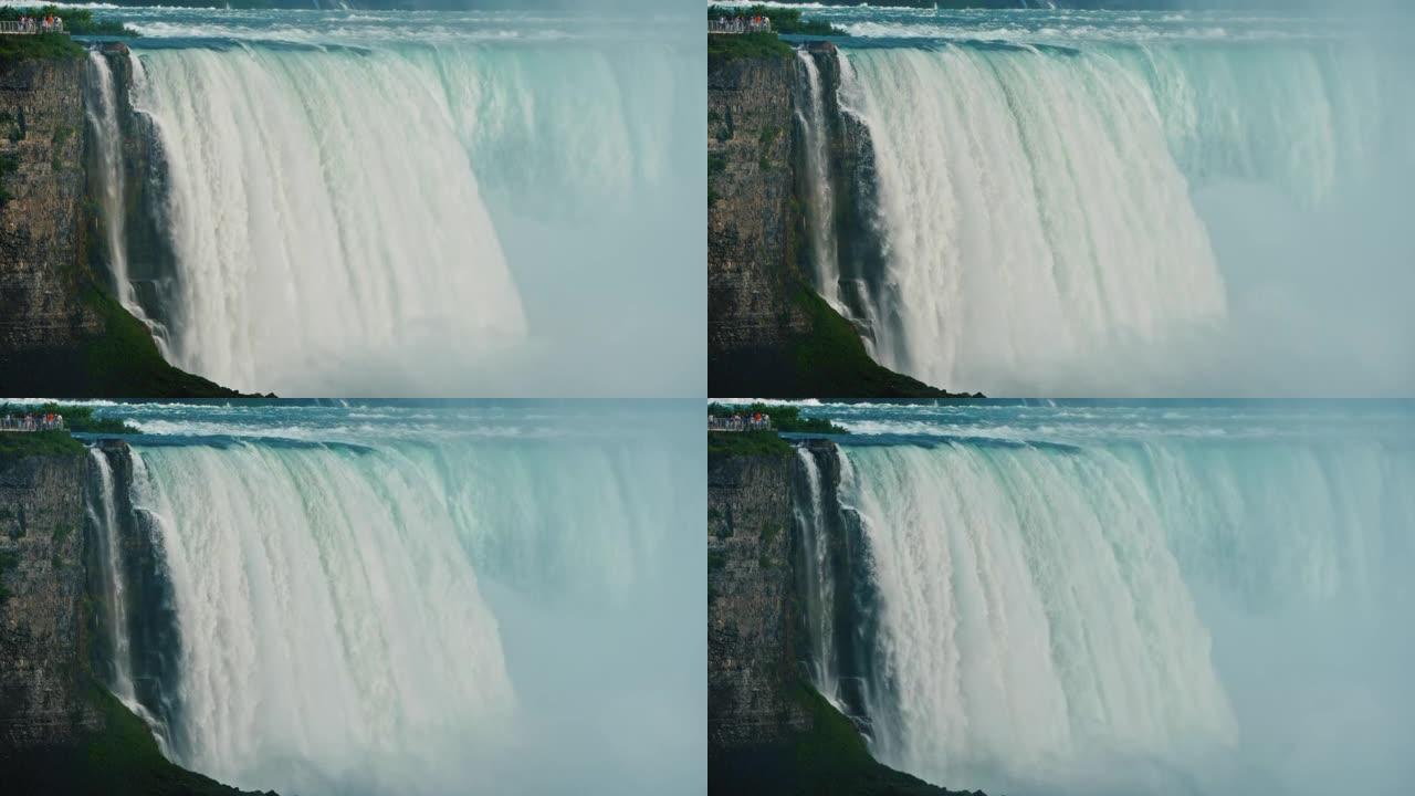 强大的水流破裂-尼亚加拉大瀑布的壮丽景色