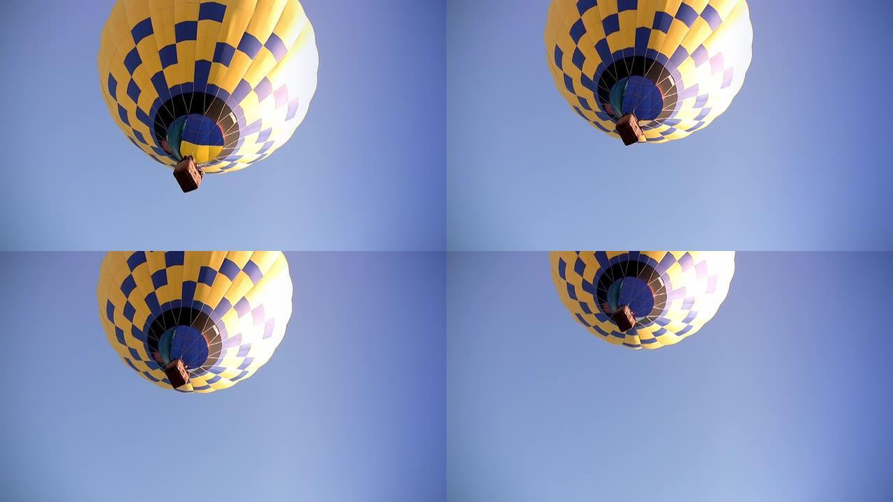 黄蓝热气球