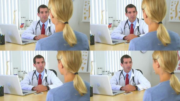 男医生与女病人交谈