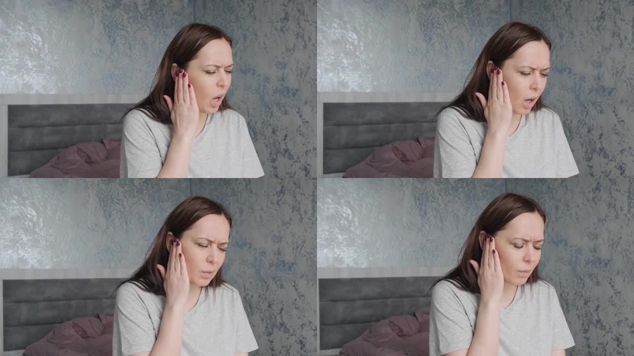 耳鸣、中耳炎、脑膜炎概念。患有耳痛的年轻白人妇女在家中抱着疼痛的耳朵
