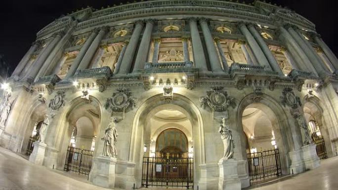 巴黎国家歌剧院在夜间。法国巴黎大歌剧院时光流逝