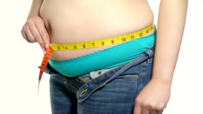 超重女性测量腰围