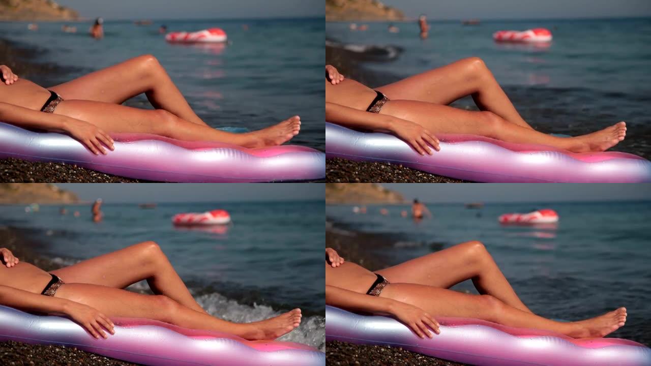 沙滩上的女性腿