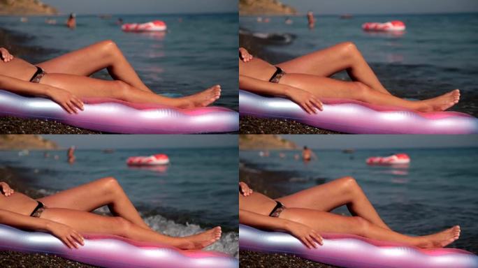 沙滩上的女性腿