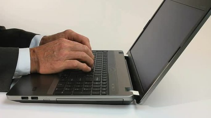 笔记本电脑上的商务手型