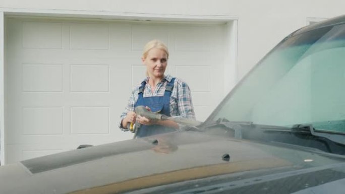 穿工作服的女人我的黑色越野车