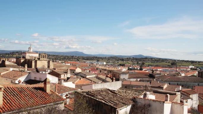 西班牙埃斯特雷马杜拉特鲁希略美丽而令人印象深刻的不朽小镇的全景延时视频。