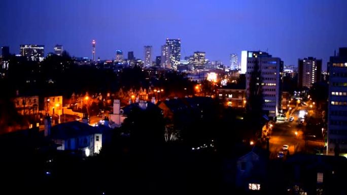 英格兰伯明翰城市中心夜间的天际线