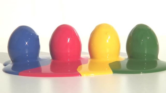 四种颜色的鸡蛋。