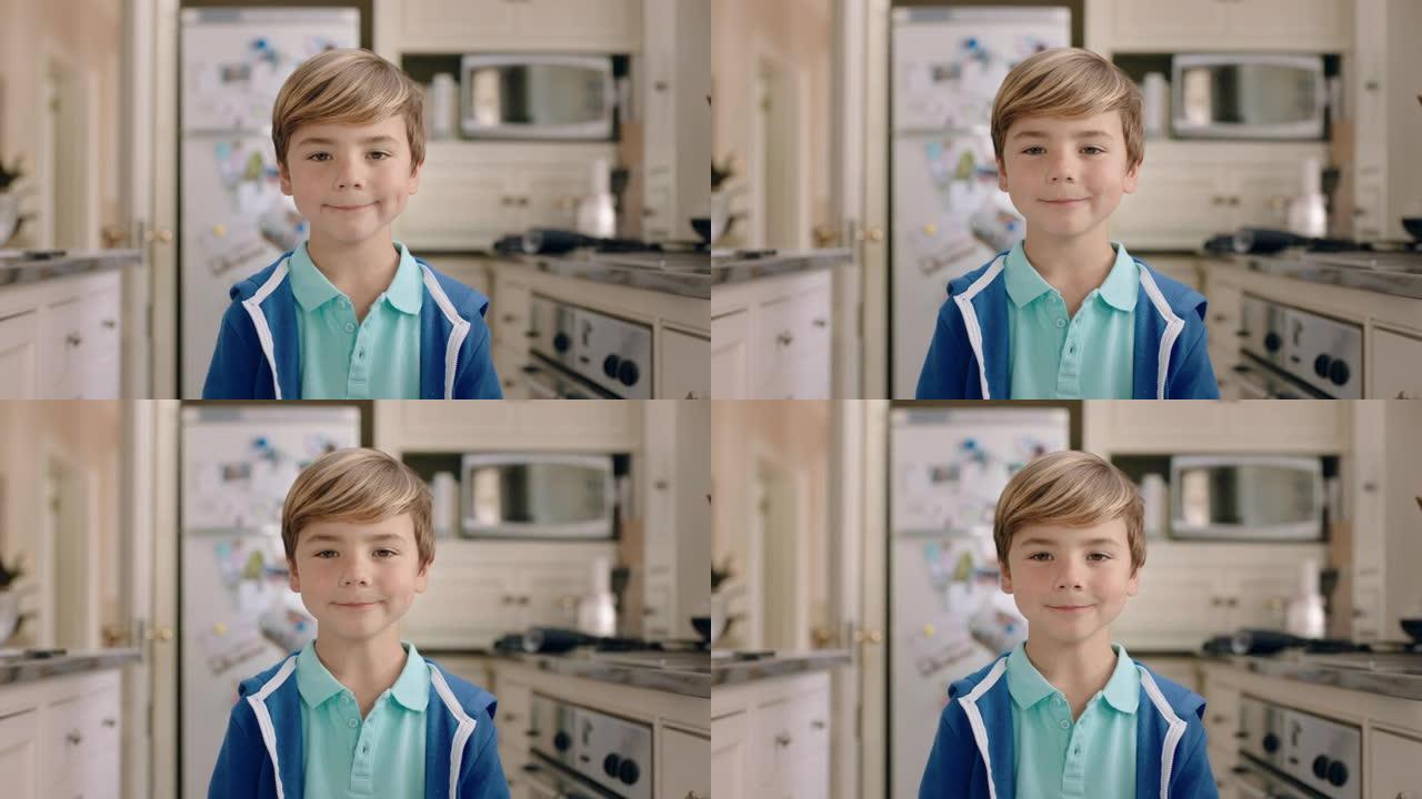 肖像快乐的小男孩在厨房里对着相机微笑可爱的孩子