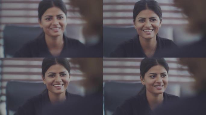 印度女企业家外国人笑脸笑容面试