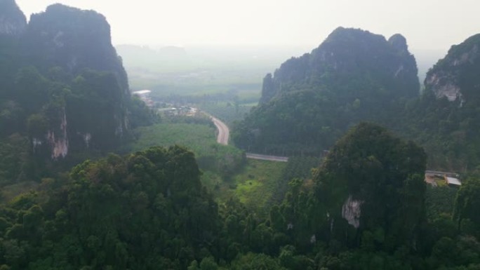 喀斯特山和山谷的鸟瞰图