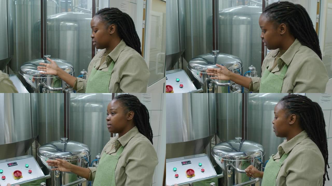 非裔美国女技术员在啤酒厂与同事交谈