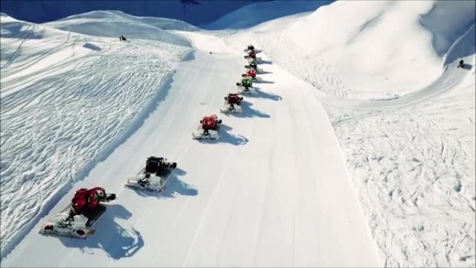 滑雪场上的Ratraks股票视频