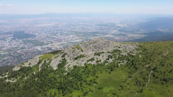 保加利亚假面德尔峰附近的维托沙山鸟瞰图