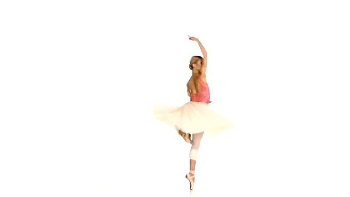 美丽的芭蕾舞演员制作舞蹈技巧，板条，白色背景，慢动作