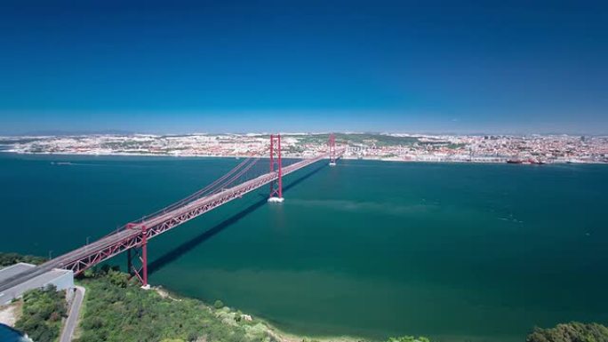 塔霍河上的4月25日悬索桥，连接葡萄牙的阿尔马达和里斯本