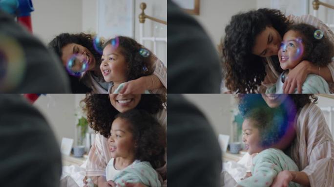 可爱的小女孩在家玩肥皂泡妈妈和爸爸在享受家庭时光时玩得开心4k
