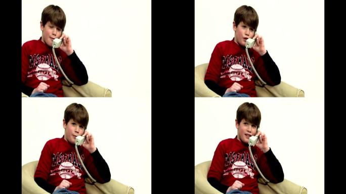 男孩通过电话交谈