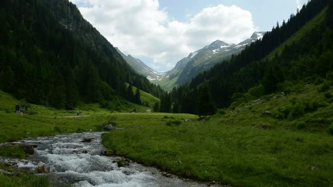 齐勒塔尔阿尔卑斯山溪水的延时