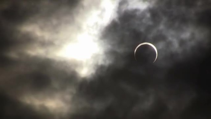 日环食 (timelapse - post-totality)