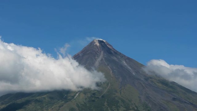 菲律宾黎牙实皮马永火山吸烟特写