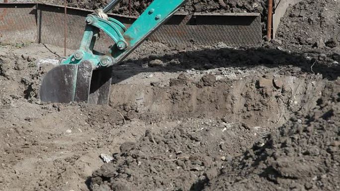 挖沟挖掘机