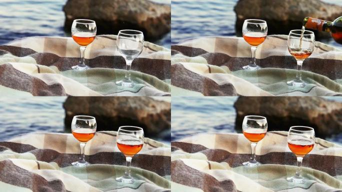 欢乐的场景: 注意到优质葡萄酒时，大海结冰