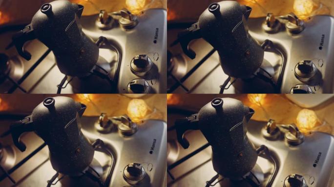 在咖啡机中煮沸咖啡并制成蒸汽和冷凝液的波纹效果。咖啡机中的咖啡冲泡过程。浪漫的氛围和用滑块拍摄宏观