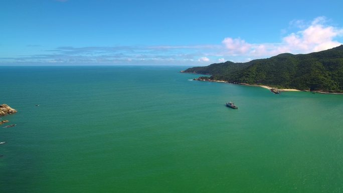 航拍三亚后海皇后湾海上冲浪及海棠湾风光