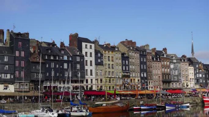 Honfleur，一个理想的诺曼海滨村庄。