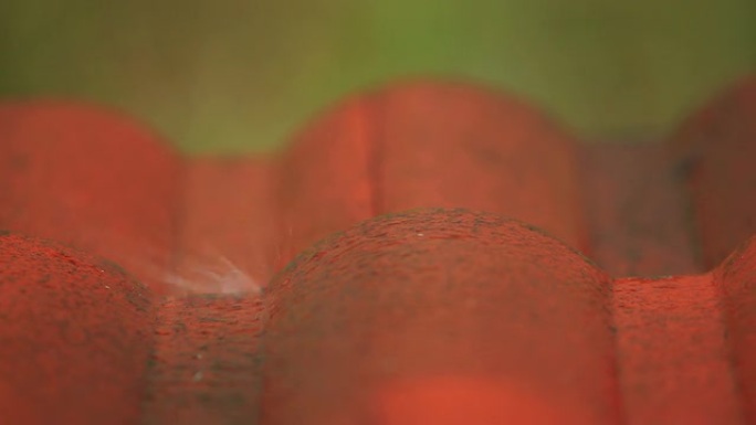 屋顶上的雨