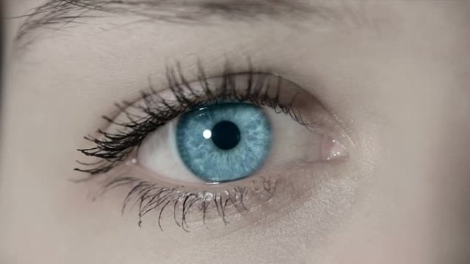 打开女性蓝眼缩小，1080p