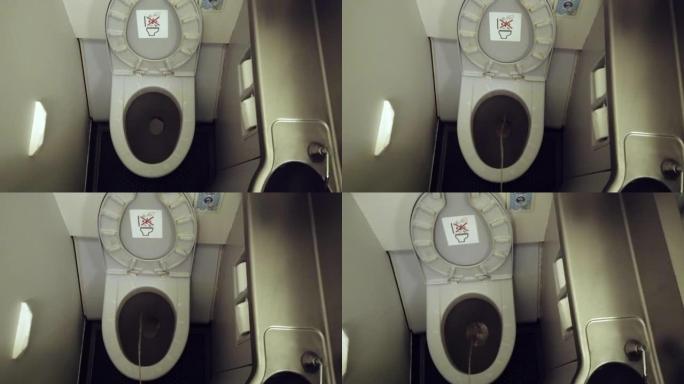 在国际航班上，一名男子在飞机厕所小便