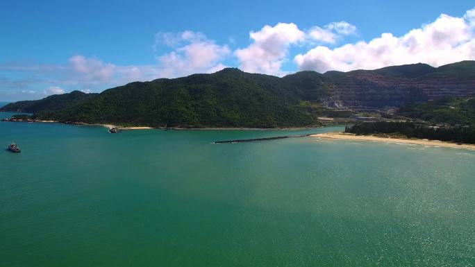 航拍三亚后海皇后湾海上冲浪及海棠湾风光