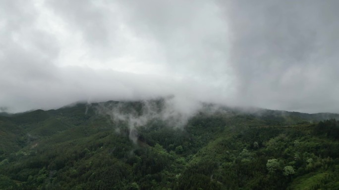 雨后山区云雾风景