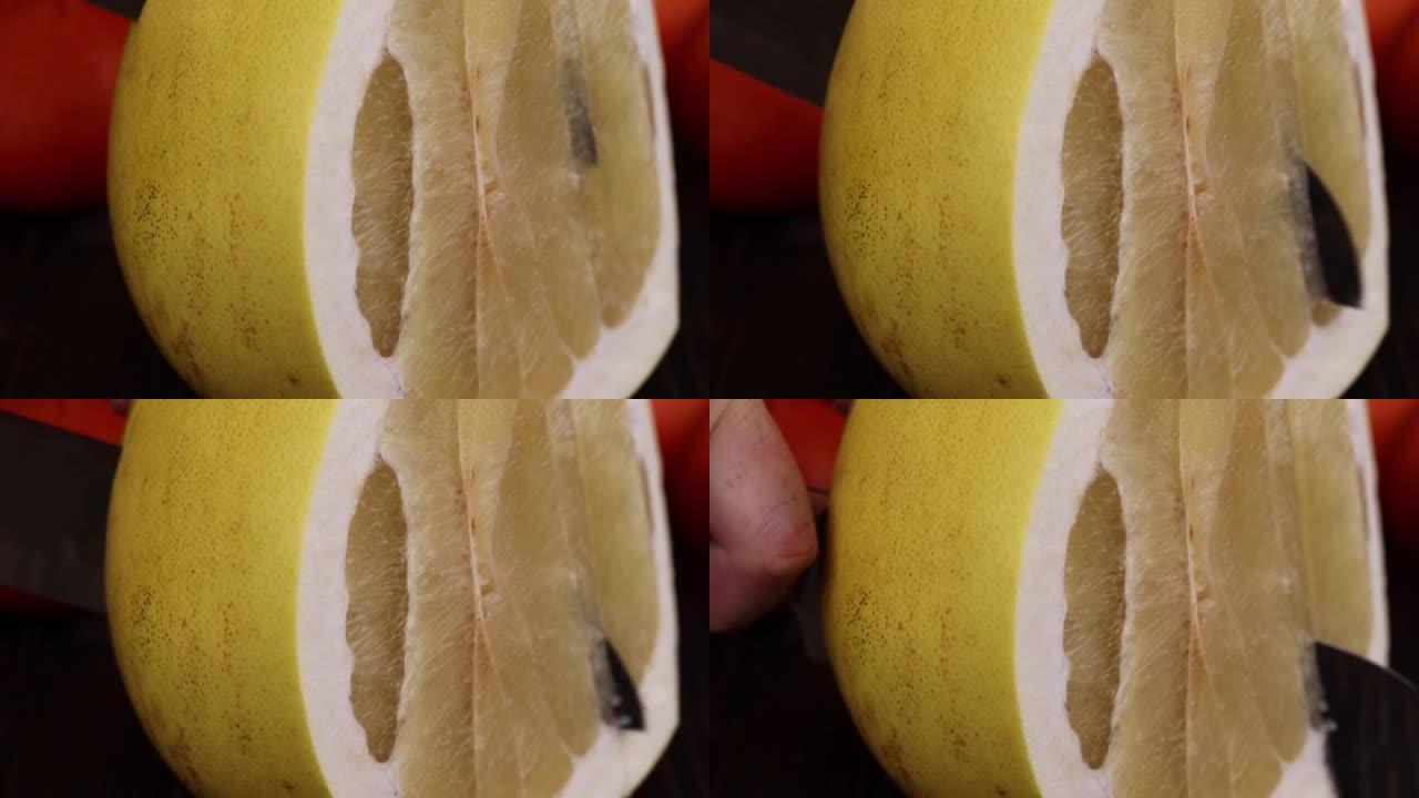 特写镜头中覆盖着水滴的成熟黄柚