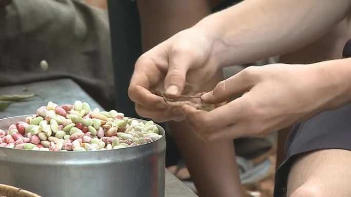 用豆子做非洲晚餐