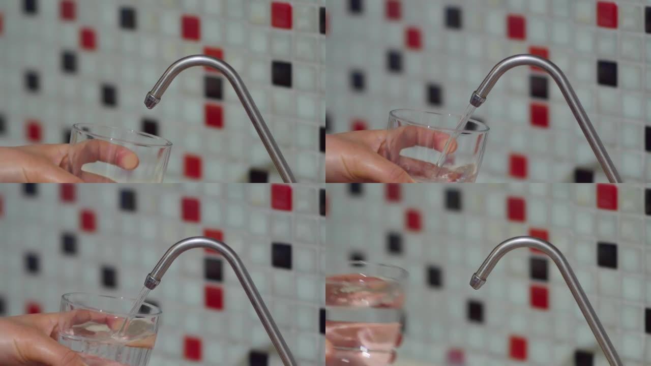 从净水器中填充水，用玻璃杯从水龙头中取水，从净水器中填充饮用水，