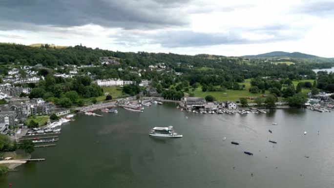 英国温德米尔河畔鲍内斯的景观无人机视图，湖区有河船和鲍内斯湾