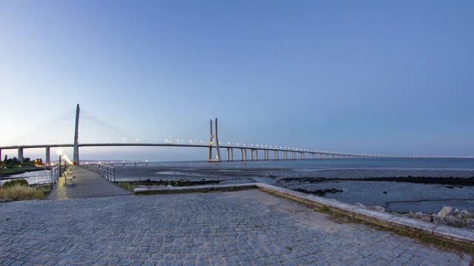 葡萄牙里斯本塔霍河上的瓦斯科·达伽马大桥