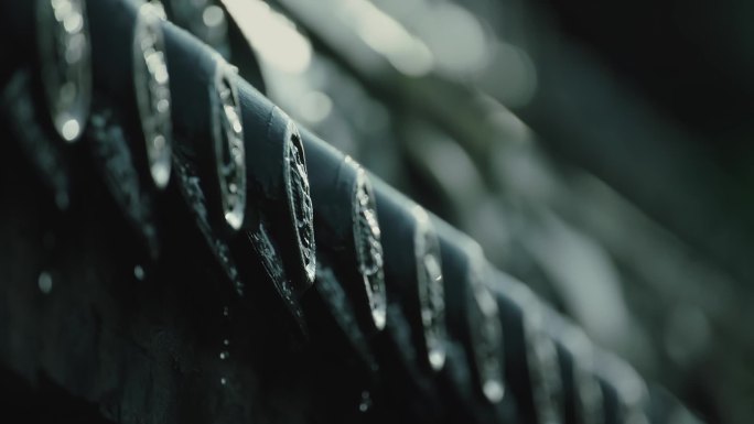 屋檐滴雨慢镜头 下雨 雨天 雨滴掉落