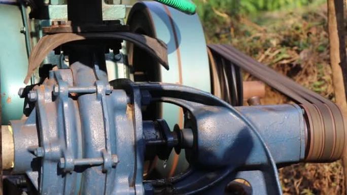 柴油机水泵的皮带传动使离心泵的皮带轮转动。供水用柴油机泵组