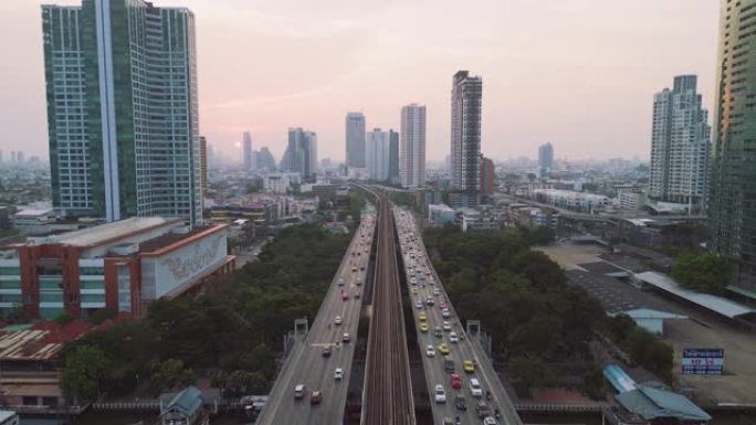 曼谷市容和BTS铁路的鸟瞰图