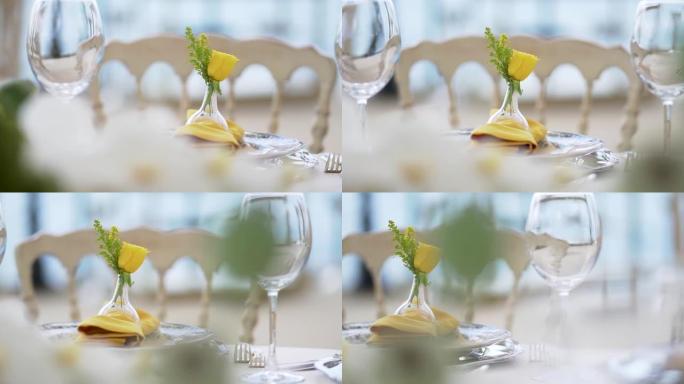 黄色花朵的餐桌装饰，黄色调的婚礼装饰。