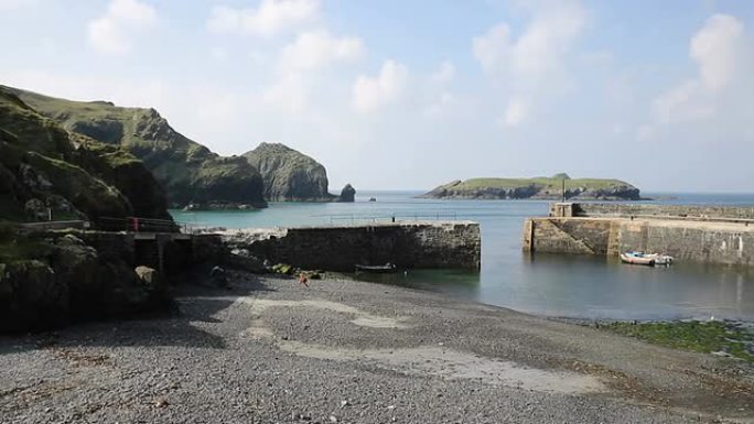 英国康沃尔郡Mullion Cove harbor英国蜥蜴英国锅